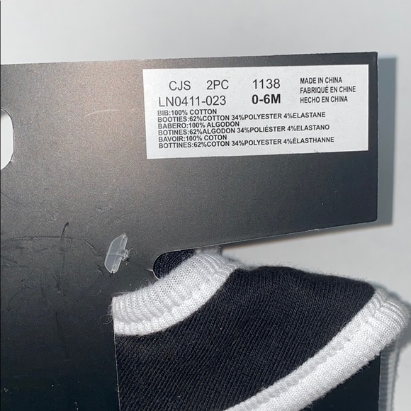 Nike 2 Piece Bib and Booties Set - Picture 4 of 4